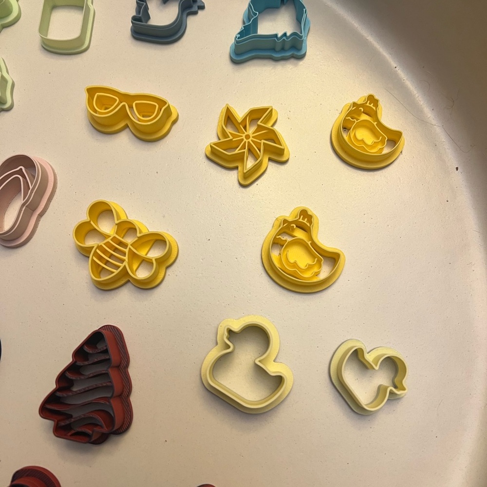 Polymer clay cutters random set of 25 cutters! - Picture 3 of 5